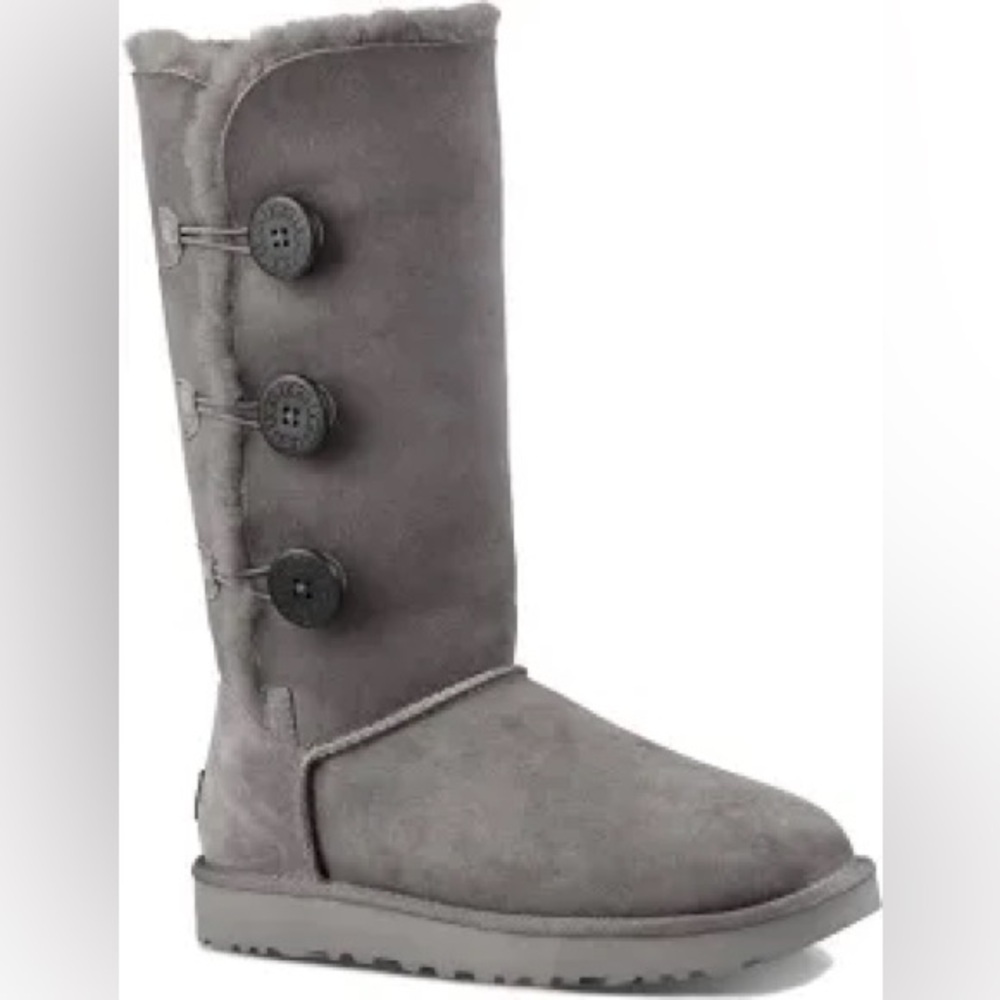 UGG Bailey button triplet ll shearling lined boots suede leather‎ women’s size